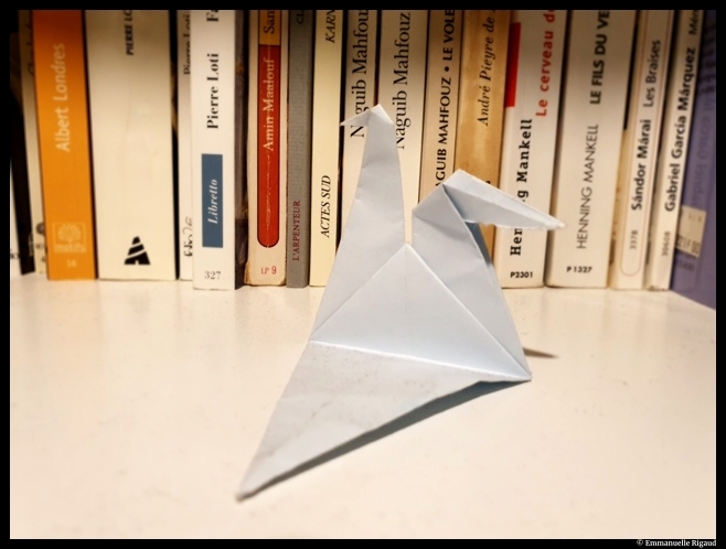 une cocotte en papier offerte par une femme détenue lors d'un atelier de danse et de parole dansée à la Maison d’arrêt de Fleury-Mérogis. © Emmanuelle Rigaud