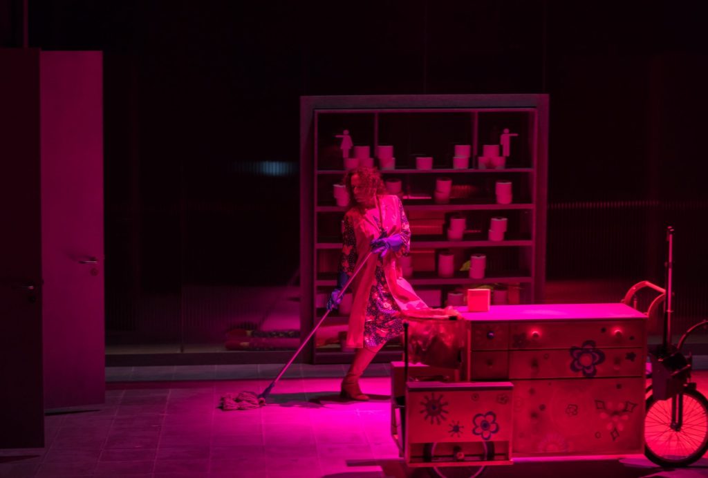 Normalito de Pauline Sales. 11. Avignon. © Ariane Catton