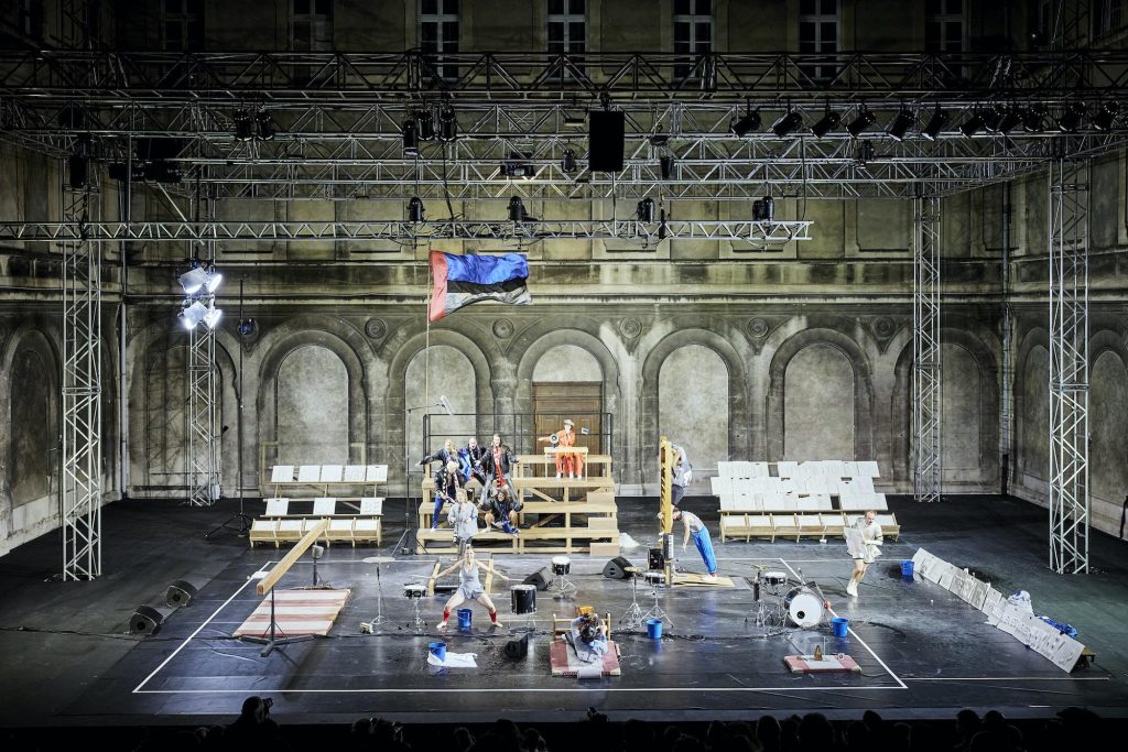 One Song, Miet Warlop © Christophe Raynaud de Lage / Festival d'Avignon