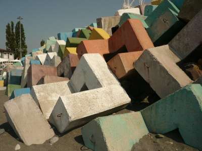 « Quelqu’un se sert de mes objets familiers » par Grand Magasin © Grand Magasin