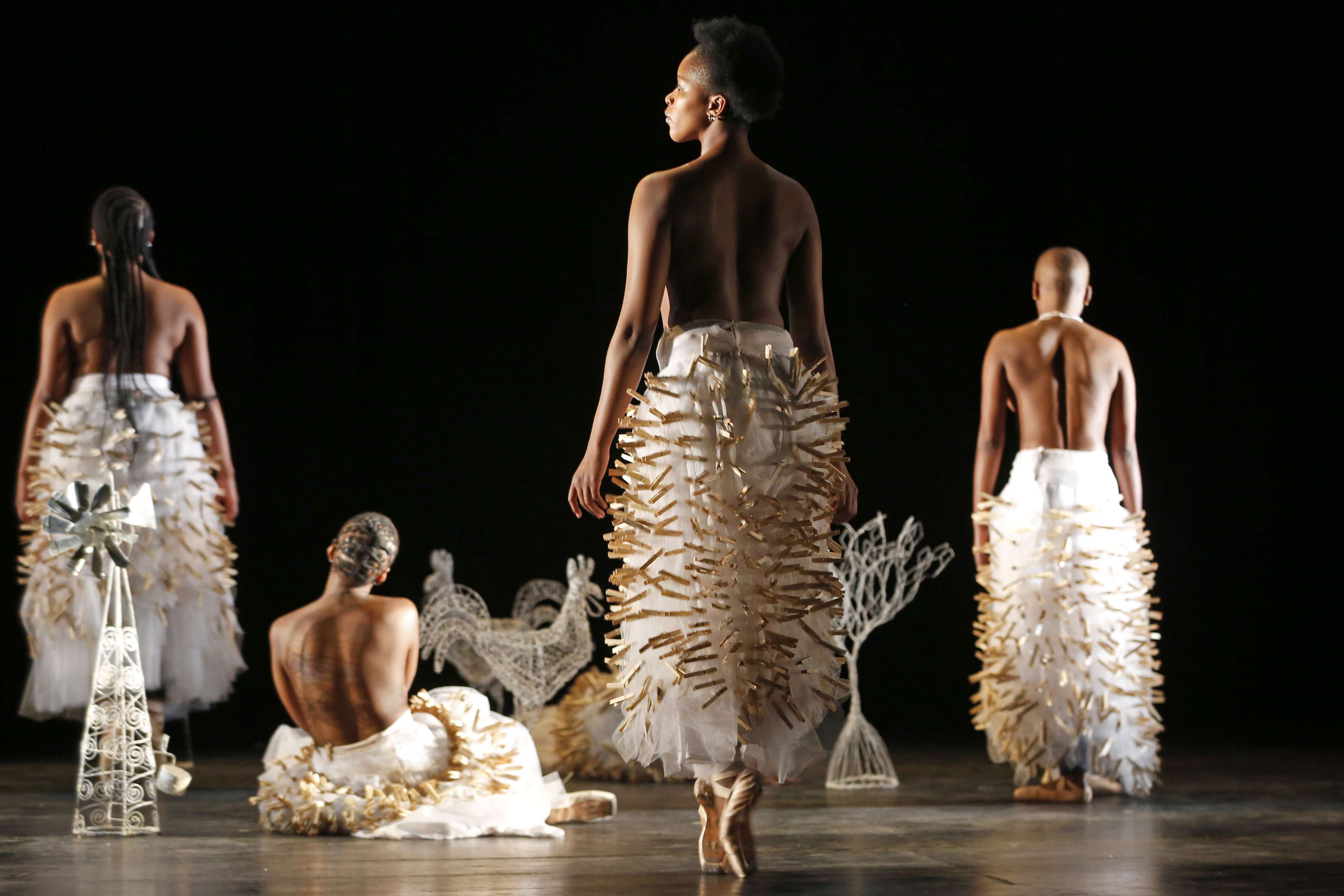 Hatched Ensemble de Pamela Nyamza © Mark Wessels