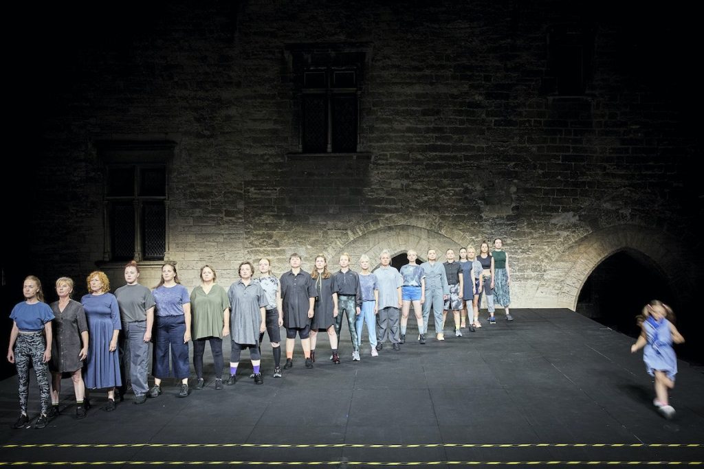 "Mothers" de Marta Górnicka © Christophe Raynaud de Lage/Festival d'Avignon