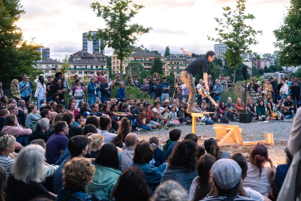 Phusis de Muchmuche Company ©  Pernette Emery 