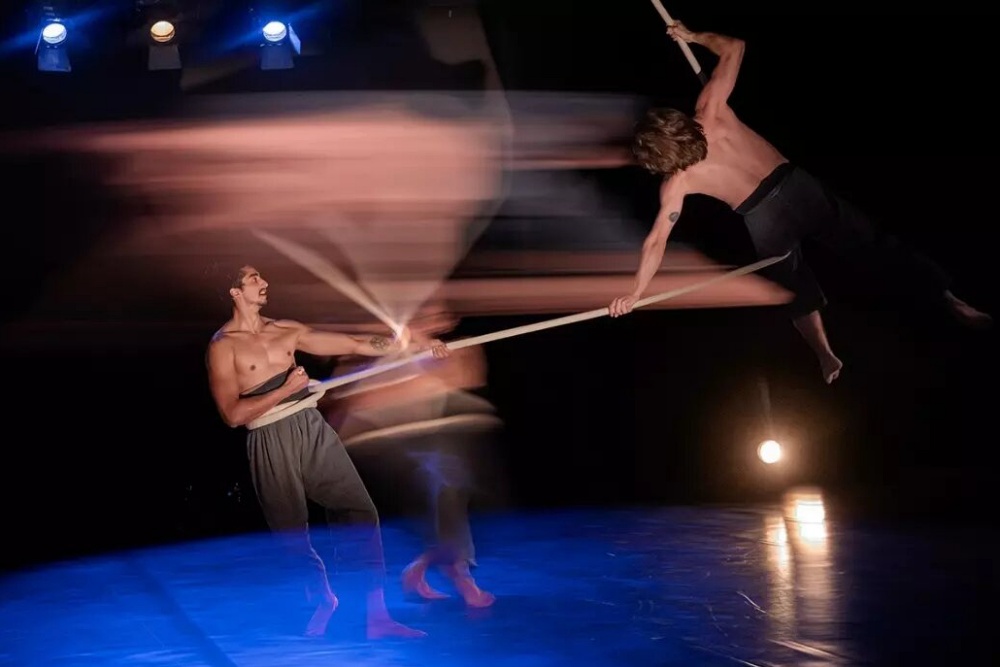 9.8 - Cie CMR - Village de Cirque © Bobal Photography