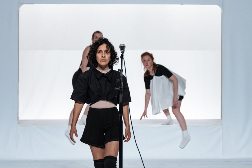 L'Odeur du gel d'Emily Evans - Cie Brûlante © Julie Cherki