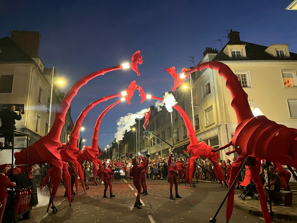 Les Rugissantes - PM Degruel - Rouge © Ville du Creusot