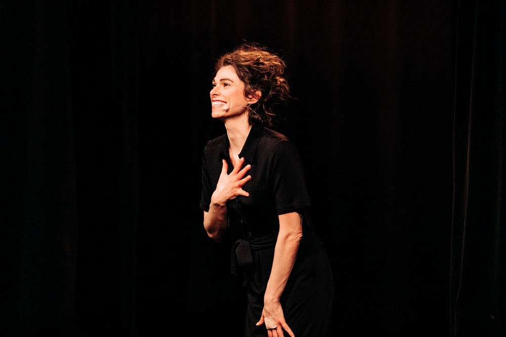 Lisa Perrio - C'est compliqué je t'expliquerai © Hélène Pambrun